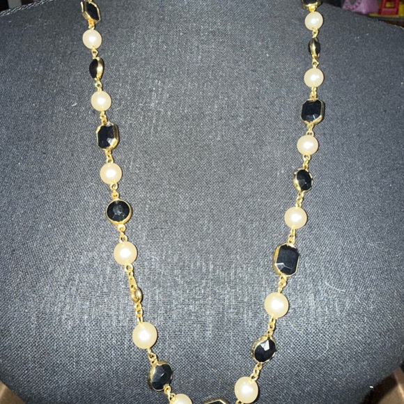 Elegant Gold and Black Pearl Necklace - Picture 5 of 6